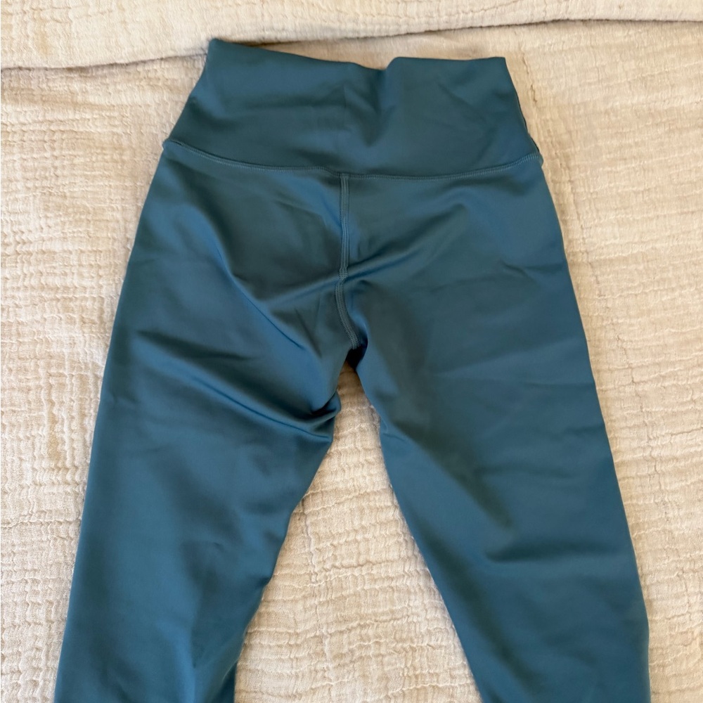 ALO Yoga High-Waist Airlift Leggings - Picture 4 of 6